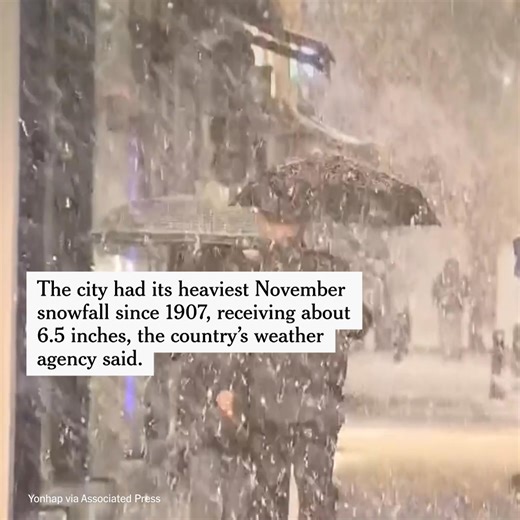 For many people in Seoul, a record November snowfall on Wednesday felt like a sudden plunge into winter. The first and heaviest snowstorm of the season grounded flights and triggered a weather warning throughout the South Korean capital. https://nyti.ms/3OqGgnQ | The New York Times