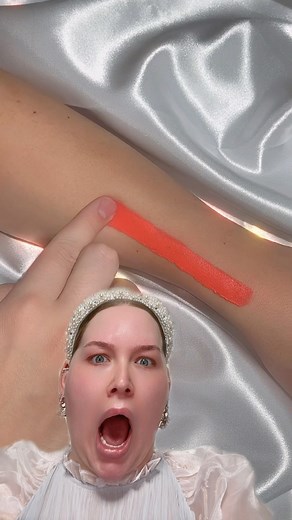 NikkieTutorials on Instagram: "the best blush I’ve ever tried! 😳🏆"