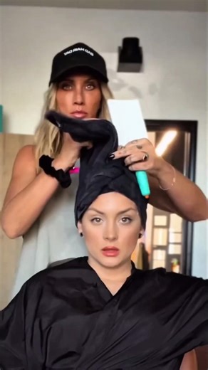 Bombshell Bob Styling 🔥\r\rStyling the Beautiful Talented @itsdaniellegreen Bombshell Glamour Bob...