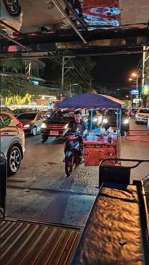 🇹🇭 Have you tried "Songthaew" aka "Baht bus" ride in Pattaya, Thailand?