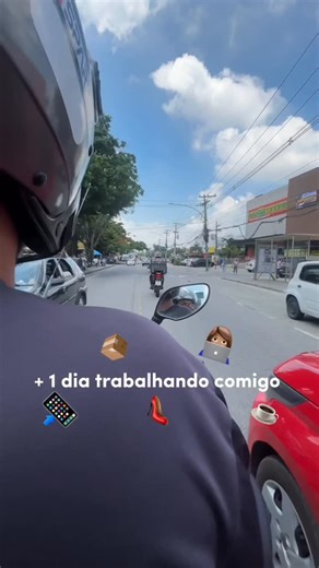 Brenda Alexandra on Instagram: "Adorando trazer os meus dias com esse formato para o feed 🛵📲✨ #lifestyle #cIt #rotina #vendedora #vlog #vloglif #viral #rotinatrabalho"