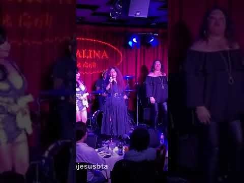 Chaka Khan and her daughter sing Everlasting Love