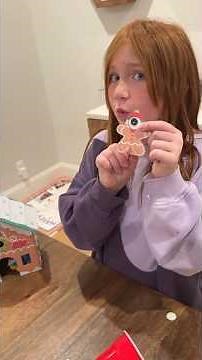 Making Candy Houses with Snowy and Elfy!!
