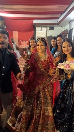 Gulabi Sadi | Cute bride wanted THIS kind of energy for her bridal entry 💗🔥 #shorts #cute #bride