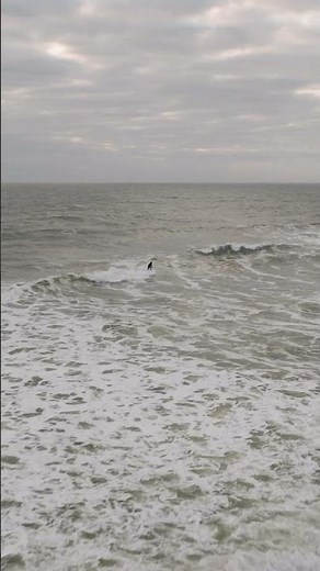 Catching waves and soaking up the sun at Jacksonville Beach! 🏄‍♂️