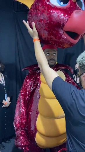 O campeão chamou a atenção desde o primeiro momento em que pisou no palco. Afinal, quem não se encanta por um Dragão enorme e fofíssimo, né?