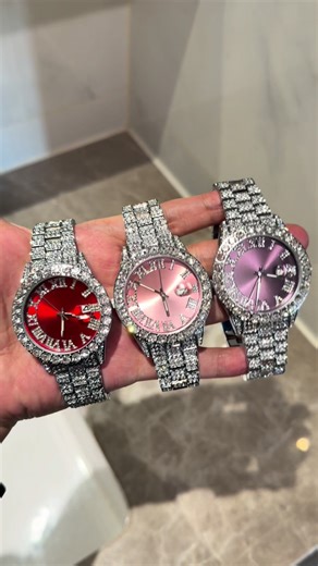 Stunning Watch with Visual Shining Effect