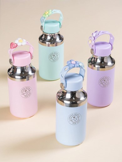 A little charm goes a long way ✨ One tumbler, endless ways to make it yours 💜 Mix, match, and switch up our detachable charms to fit your every mood ☺️ Go ahead and pick your vibe at your nearest #CoffeeBeanSG ☕