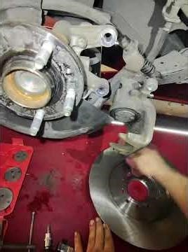 Cambio de frenos traseros a Ford Taurus limited año 2008 video N°3 #service #automobile #mechanic