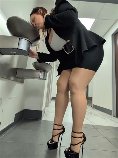 Off to an appointment, like my ootd? . #fashion #heels #ootd