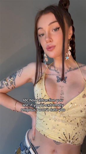 Ambre Hecate on Instagram: "☺️ #reels #fyp #humor #ComedyReels #FunnyReels #trans #transgirl #ootd #fashion"