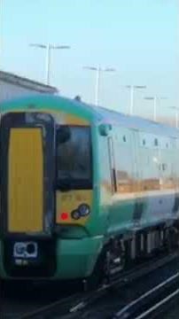 Southern Class 377 Arrives At Ford For Chichester! #southernrailway #trainspotting #class377