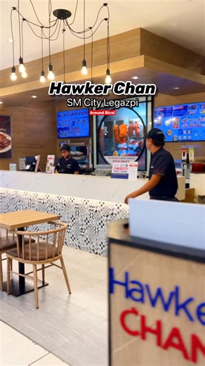 𝐇𝐚𝐰𝐤𝐞𝐫 𝐂𝐡𝐚𝐧 - 𝐒𝐌 𝐂𝐢𝐭𝐲 𝐋𝐞𝐠𝐚𝐳𝐩𝐢🥘From a humble hawker stall in Singapore to global fame ⭐ Hawker Chan sa SM City Legazpi has been here for a while now, and solid pa rin hanggang ngayon. Known sila as one of the first hawker stalls na nakakuha ng Michelin Star, kaya legit yung quality at lasa ng food. 🍗🍚 Masarap yung food, consistent yung quality, and okay din yung interior—comfortable at maayos. May konting room for improvement lang sa aircon at service, pero overall, good