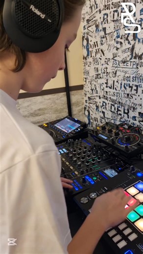 That’s why DJs are afraid of samplers… 🎶🎧 #shorts #short #music