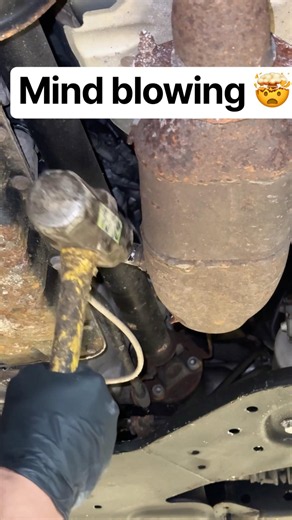 😳 Stuck O2 Sensor? Try THIS Hack! #mechanic