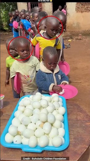 माँ के प्रति इस बच्चे की लगाओ देखकर सबकी आँखें भर आईं 🥹 #shortsvideo