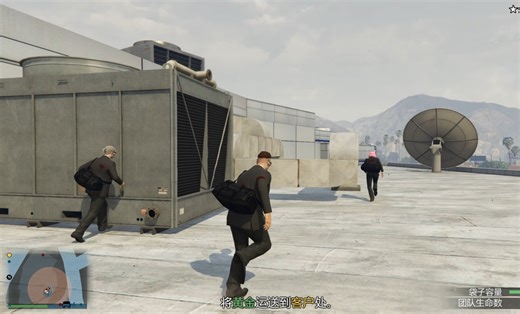 三个人各忙各的但是不知道在忙什么