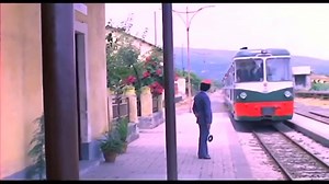 ACCOGLIENZA SICILIANA Dal film "LA SBANDATA" (anno 1974 ) Scena girata presso la stazione Circumetnea di Giarre (CT) Film diretto da Alfredo Malfatti ed interpretato da Domenico Modugno, Eleonora Giorgi e Pippo Franco. | C'era una volta in Sicilia