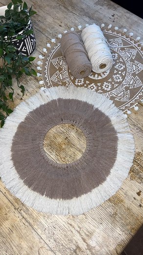 DIY Macrame wall art #macramewallart #macramewalldecor #diywalldecor | Caroline Fleming