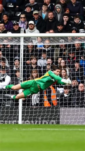 🚨 Derby County’s No.1 is in the spotlight… and guess who’s circling? Nottingham Forest 👀 The rivalry just got even spicier. Full breakdown in the video — this could change everything. 🔥⚪️⚫️🌳 https://youtu.be/SH5BOx9tfIA #DCFC #NFFC #EastMidlandsDerby | Lewis Everett
