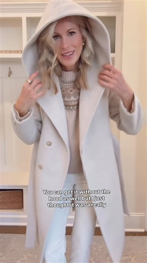 Anna Daly | Classic Style & Beauty Over 40 on Instagram: "I really should be cleaning my house and decorating the tree… but instead I’m over here discovering my new favorite winter pants. 😅 Velvet has completely taken over this year — leather is still in, but velvet jeans are everywhere right now. They’re dressy without trying, flattering, and honestly so easy for holiday events or just running around with the kids. 🌟 These are pricey, so I also linked a cream pair of corduroy that would be be