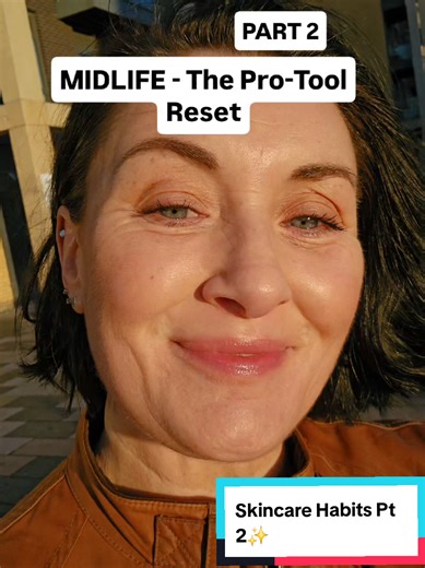 Is it your skin... or is it the tools your using? 🖌️🧼 Part 2 - The Pro-Tool Reset Following on from yesterday’s Part 1 - 4 habits for a midlife glow—let’s talk about the tools that actually touch your face every single day. As a Pro MUA, this is the number 1 mistake I see. We invest in beautiful skincare, but then apply our makeup with brushes holding onto weeks of old oils, pigment, and bacteria 🦠. At 51, our skin barrier is more delicate—keeping your kit clean is a non-negotiable for a clea