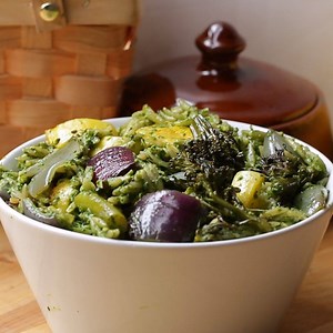 899K views · 2K reactions | These roasted veggies with spinach pesto orzo will be your go-to dish. Recipe: https://tasty.co/recipe/roasted-veggies-with-spinach-pesto-orzo To check out more Tasty recipes subscribe to: https://bzfd.it/2YrgTJE | Tasty | Facebook
