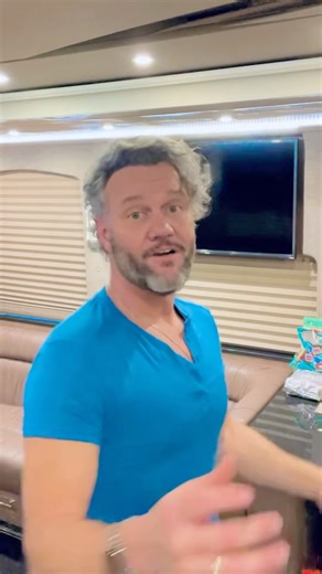 What do you think of our bus? Find a concert near you 👉 davidphelps.com/tour-dates/ | David Phelps