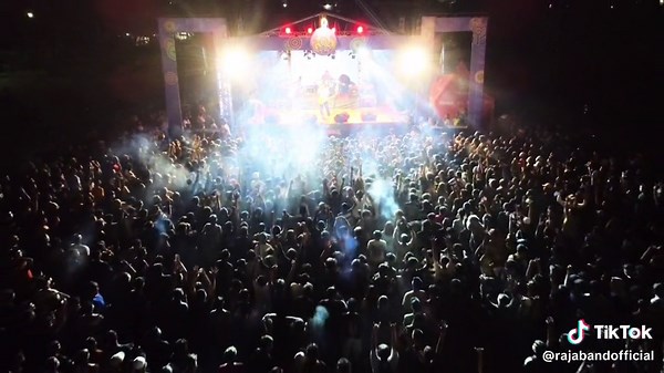 TERIMAKASIH BUAT SEMUA TEMAN” YANG SUDAH HADIR DI ACARA PEKA FEST 2023 SUPORT KALIAN SANGAT LUAR BIASA BUAT MUSISI BADUNG🤙 #rajaband #pekafest #musisibadung #jelemeantik #bandbali #masukbranda #fyp #viral #videoviral #laguviral #lagubali