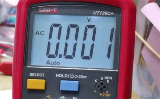 优利德UT136B+，UT136C+可以取消自动关机功能，但不能让背光灯长亮。