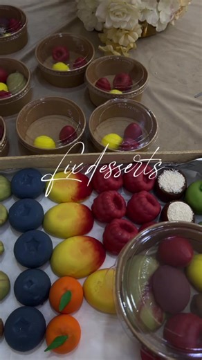 МИНИ-АРТ ДЕСЕРТЫ, КОТОРЫЕ ХОЧЕТСЯ СРАЗУ 😍✨ Мини-арт десерты в боксах — 9 вкусов 🍓🥥🍋 фисташка 💚 маракуйя 🥭 лимон 🍋 кокос 🥥 малина 🍓 клубника 🍓 банан 🍌 апельсин 🍊 кофе ☕ Идеально, чтобы попробовать всё сразу 🤍 или взять на подарок 🎁 Также всегда в наличии стандартные арт-десерты 🍰 каждый раз разные вкусы — в среднем 10–12 видов ✨ Напишите на WhatsApp 📲#артдесерты #корпусныедесерты #французкиедесерты #минидесерты #миниартдесерты