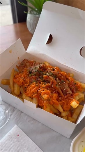 Dippin' Chicken on Instagram: "Load 'em up! 🔥😋 Kimchi fries for the win!💥 Thank you @foodaddyct for the video!! #Dippinchicken #kimchifries #koreanfriedchicken"