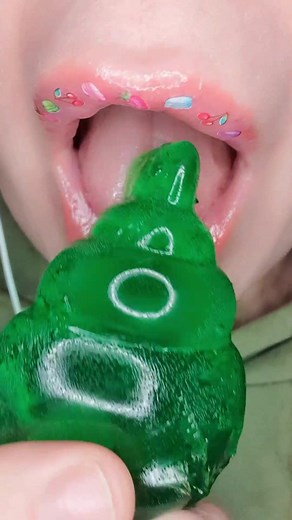 ASMR Satisfying Jello Jelly Bottle 🍼 #jelly #jello #Satisfyinglips #asmreating