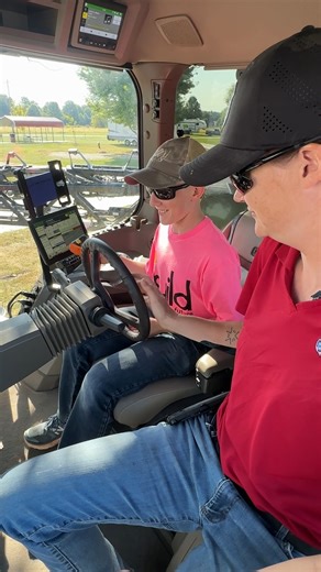 MFA recruiters were on hand today at the huge Build My Future Career Day & Industry Showcase in Macon, Mo. This interactive event gives students in 9th through 12th grades an opportunity to explore a wide variety of career opportunities in trade fields. MFA showcased its John Deere See & Spray applicator, and students learned about custom application jobs firsthand from MFA Macon Group ’s Mary Murphy. MFA’s Johnnie Goings and Scott Morfeld also talked with students about internships and career o