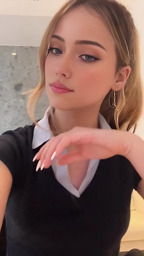 Follow Me ♥️ Beauty Blonde Girl - Lip-sync Performance