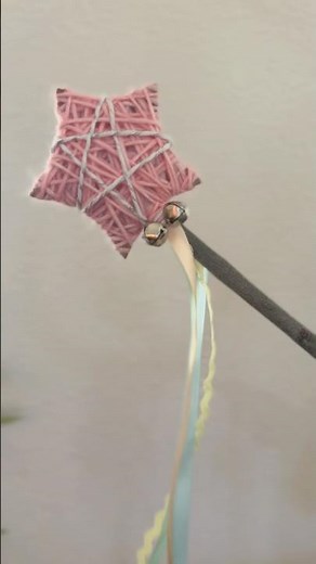 🧚🏻‍♀️ DIY FAIRY WANDS ✨ perfect for birthday parties! Hotglue is your friend for this #fairytales