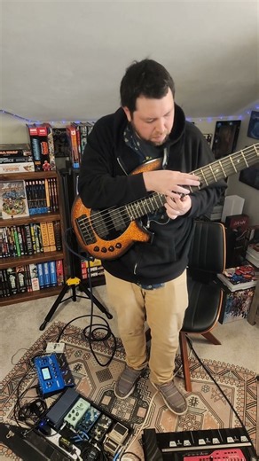 Tapping Life on mars guitar solo on bass #basstapping #basscover #shorts