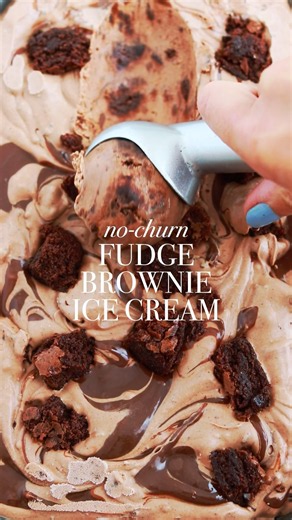 No-churn fudge brownie ice cream is every chocolate lover’s DREAM! #icecream #nochurnicecream #bake