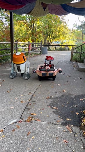 Pit Droid learning how to drive