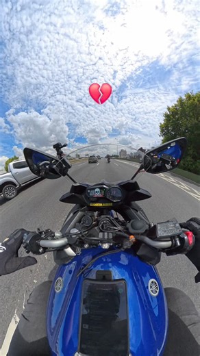 Jonatan Alexis on Instagram: "DOS NUBES, PUM CANSERBERO 🎶🎧🌧🔥✂️🏁🚀 . . . . . . . . NIGTH RIDE BUENOS AIRES POV | Yamaha XJ6 S, ESCAPE ARROW PRO RACE QUICKSHIFTER IRC, RAW SOUND + MUSIC INSTA360 X5 MIC RODE SMARTLAV PLUS . . . . . #hiphop #yamaha #pibes #barrio"