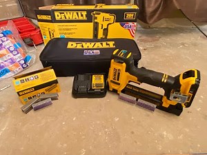 DeWalt Cordless Cable Stapler Kit DCN701D1 Review - DCN701 Romex Stapler