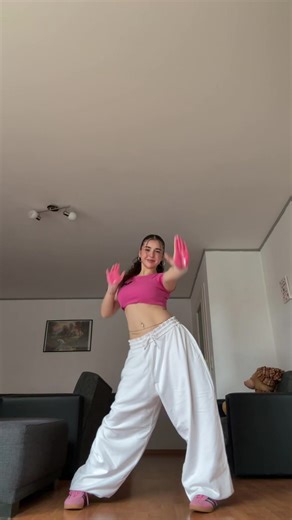 ✋🏼💗🤚🏼 (this was the first take u guys I was so nervous to mess up😭) ib:@• C H E V E L L E • #pink #dance #colormixing #fyp #trends