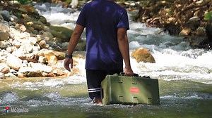 โยนลงน้ำกันไปเลยยย!!! รีวิวกระเป๋ากล้อง HARZ แบบ Extream สุดๆ ขอบคุณ ไปเรื่อยเปื่อย ด้วยนะครับ ติดตามClip เจ๋งๆแบบนี้ ได้ที่ https://goo.gl/BSrzas ครับ 👉กระเป๋ากล้อง กล่องกันกระแทก CABIN SIZE รุ่นยอดนิยม🌟 #ไส้โฟมลูกเต๋า 4500 บาท / #ไส้ตีนตุ๊กแก 5900 บาท แฟนเพจ ส่ง EMSโดย Kerry Express ฟรีทั่วประเทศ . เก็บเงินปลายทาง 150 บาทครับผม . ►HC-512 กระเป๋ากล้อง Hardcase สุดฮิต ที่ช่างภาพแนะนำและบอกต่อกันมากที่สุด ►พร้อมรองรับทุกการใช้งาน รองรับอุปกรณ์กล้อง 1-2 Body เลนส์ 3-4 ตัว โดรน และอุปกรณ์เสริมอื่