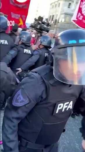 Pensioners clash with riot police in Argentina protests | ABC News