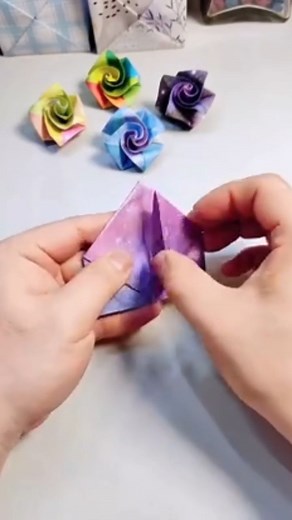 Origami 😍 #Handcrafted #DIY #OrigamiDay #origamiart #origamifun #origami | Everything Origami