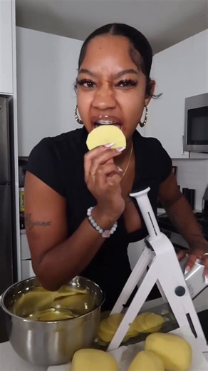 Kya Renee on Instagram: "What side do you think I should try first? 🥰 Sign up on Stake.us and use code: Kya before it’s too late💵 #cookingvideo #cookinwitkya #scallopedpotatoes"