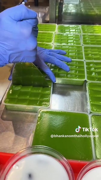 Authentic Thai Layer Cake (Kanom Chan) Recipe