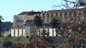 What was inmate Shalom Mendoza doing when he escaped San Quentin State Prison?