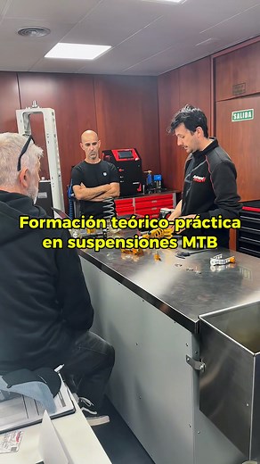 🚴‍♂️ ¡Curso de suspensiones para MTB! 🚴‍♀️ ¿Qué aprenderás? 🔧 Funcionamiento de horquillas y amortiguadores (hidráulicos y aire) 📐 Geometría del MTB en XC y Gravity 🛠️ Solución de problemas y mejoras en suspensiones ...¡y mucho más! 🗓️ 12 y 13 de diciembre ¡Inscríbete ahora! #andreanimhs #mtb #suspensiones #ohlins #formacionmtb #xc #gravity #capacitacion | Andreani MHS Ibérica