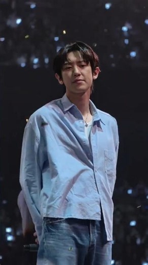Chanyeol blows a kiss to you🫠✨